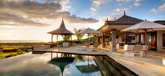 HTV-General-View-Pool-1-1-Petite%20vignette.jpg