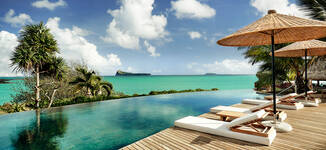 PCBH%20Peninsula%20Pool%20_%20%20Piscine%20Peninsula%205-Petite%20vignette.jpg