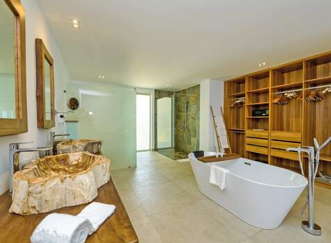 https://img.hotelissima.com/medias/46364-x1920/_.jpg