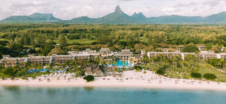 17.%20Sofitel%20Mauritius%20L'Imperial%20Resort%20%26%20Spa%20_%20aerial-front%20view-Petite%20vignette.jpg