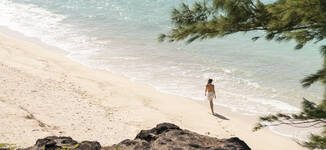 Constance-Tekoma-Beach-02-Petite%20vignette.jpg